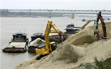 Tăng cường xử lý vi phạm trong lĩnh vực khai thác cát sỏi