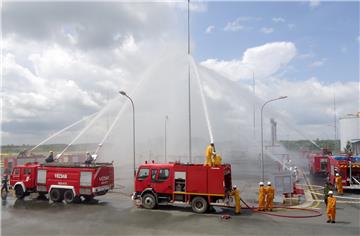 Aeon Mall Long biên tổ chức diễn tập phương án chữa cháy