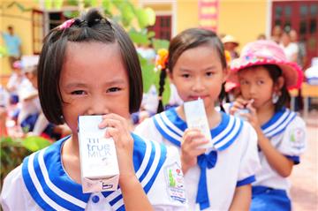 Trẻ em mẫu giáo và tiểu học Hà Nội được hỗ trợ uống sữa tươi 5 lần/tuần