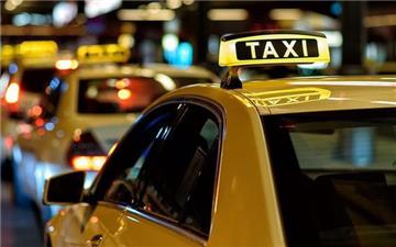 Taxi và taxi công nghệ đều không bắt buộc gắn hộp đèn