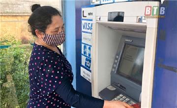 Hà Nội tiếp tục trả lương hưu và trợ cấp BHXH qua thẻ ATM
