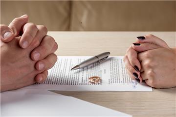 Hiện nay, ly hôn thuận tình không cần ra tòa được không?
