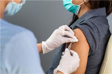 Tiêm vắc xin Covid-19 mũi 2 quan trọng như thế nào?