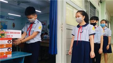 Học sinh tiểu học đi học lại tại Hà Nội và TP.HCM sau Tết Nguyên đán thế nào?