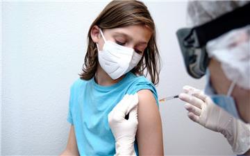 Có bắt buộc tiêm vắc xin Covid cho trẻ từ 5-11 tuổi? Trẻ có thể gặp phản ứng gì?