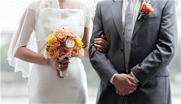 Đăng ký kết hôn có cần sổ hộ khẩu không? 