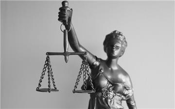 Bản chất của pháp luật là gì? Ví dụ về bản chất của pháp luật