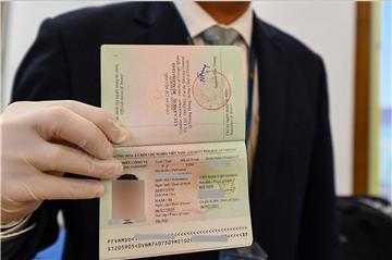 Hộ chiếu Việt Nam có bao nhiêu số? Xem ở đâu?