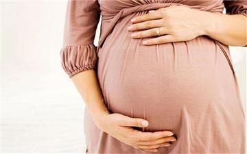Lao động nữ đang nghỉ thai sản có được tăng lương không?