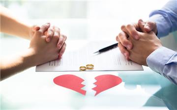 Xé giấy đăng ký kết hôn thì có được ly hôn không?