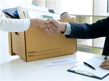Quy định về tiêu chí đánh giá cán bộ tự nguyện thôi việc do sắp xếp bộ máy thế nào?
