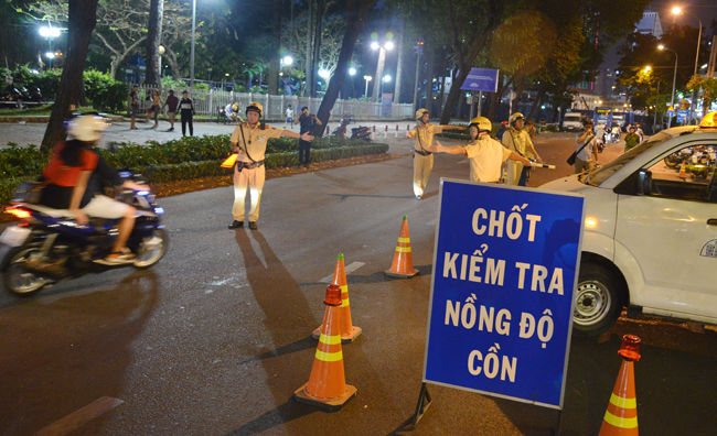 kiểm tra nồng độ cồn dù xe không vi phạm CSGT co quyen kiem tra nong do con du xe khong vi pham