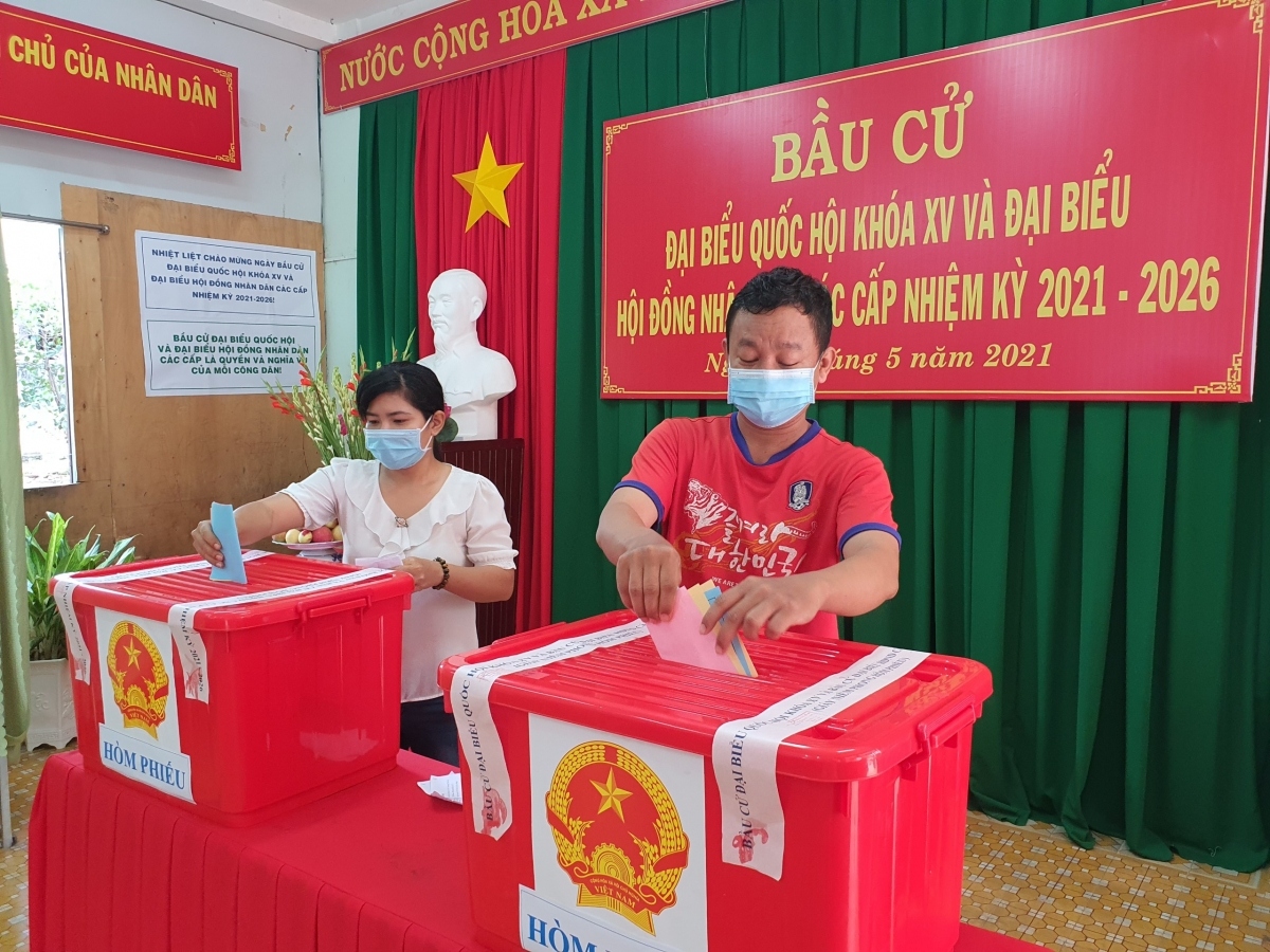 quyền tham gia quản lý Nhà nước và xã hội Công dân được góp ý kiến trong việc xây dựng văn bản quy phạm pháp luật.