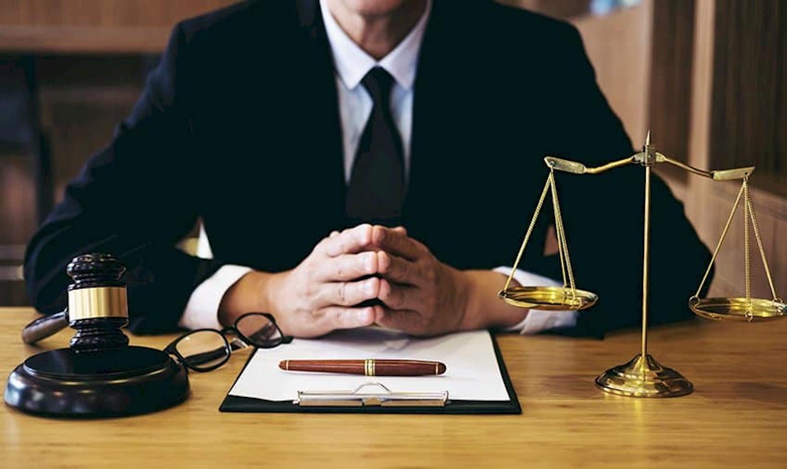 Chế tài là hậu quả, biện pháp xử lý hoặc hình phạt với hành vi vi phạm