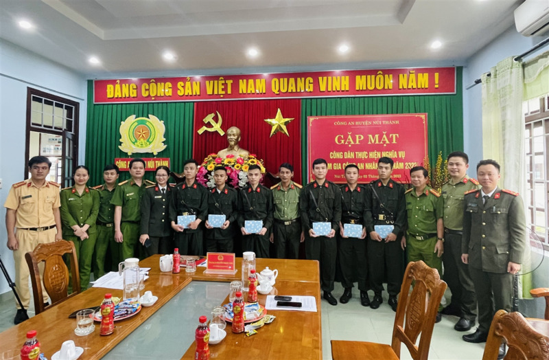 Công dân nam được gọi nhập ngũ khi đủ 18 tuổi