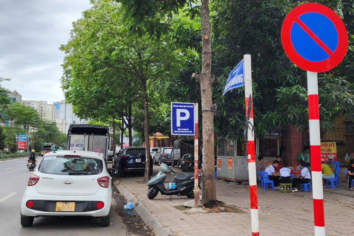 Biển cấm đỗ xe Biển cấm đỗ xe P.131a ở góc phải