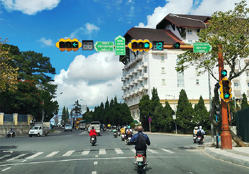 Di chuyển khi đèn xanh còn 2 giây không bị phạt