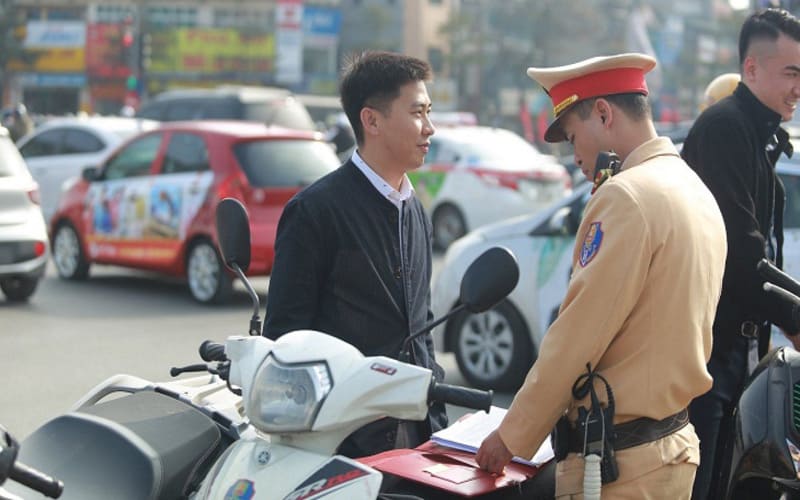 Mức phạt đối với hành vi vượt đèn vàng