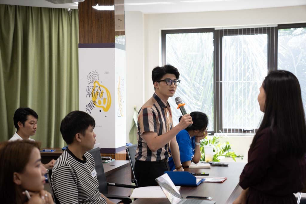 khóa học soạn thảo hợp đồng Học viên tương tác đặt câu hỏi cho giảng viên