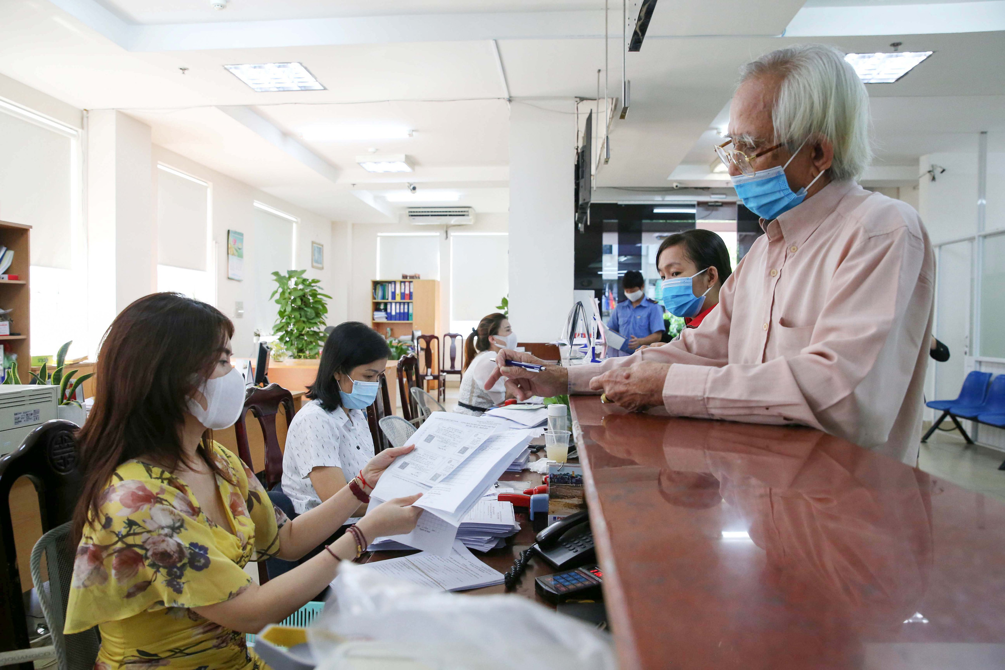 Nhận tiền chế độ tử tuất ra sao?