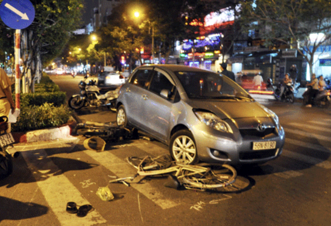 Mức phạt, bồi thường đối với hành vi lùi xe gây tai nạn