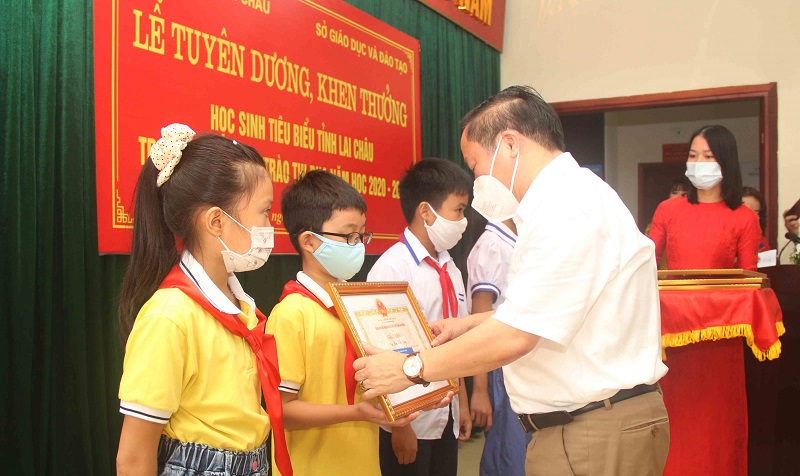 8 điểm có được học sinh giỏi không  Khen thưởng học sinh xuất sắc và học sinh giỏi