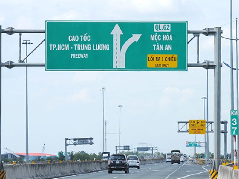 Người đi bộ có được đi vào đường cao tốc không?