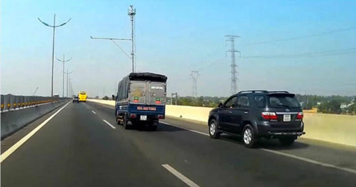 dừng xe trên cao tốc Vì sao không được dừng xe trên cao tốc?