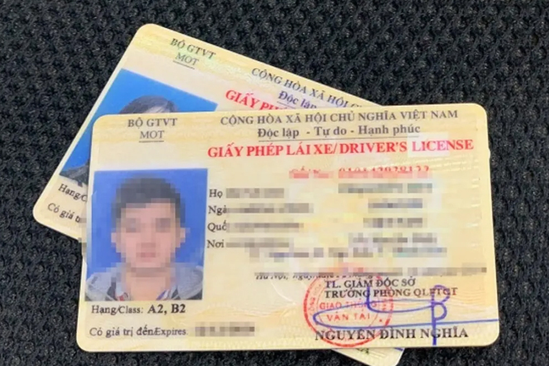 Những loại giấy tờ phải mang theo khi lái xe bao gồm những gì?