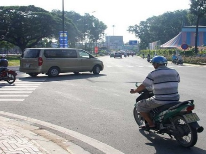 Chuyển hướng xe thế nào cho đúng luật?