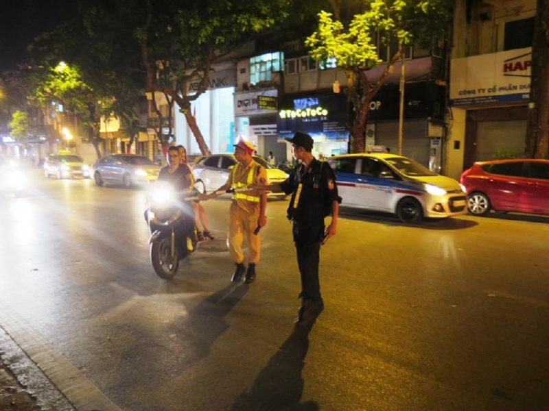 Lỗi bật đèn pha bị xử phạt thế nào?