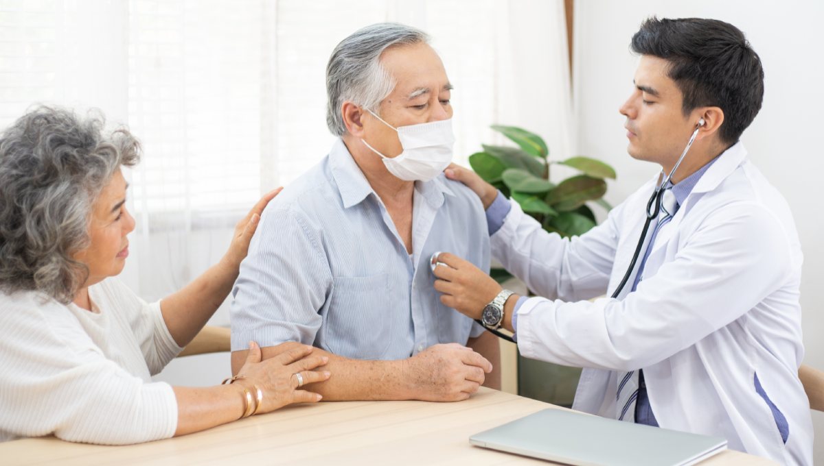 Có đúng người trên 70 tuổi được cấp thẻ BHYT miễn phí?