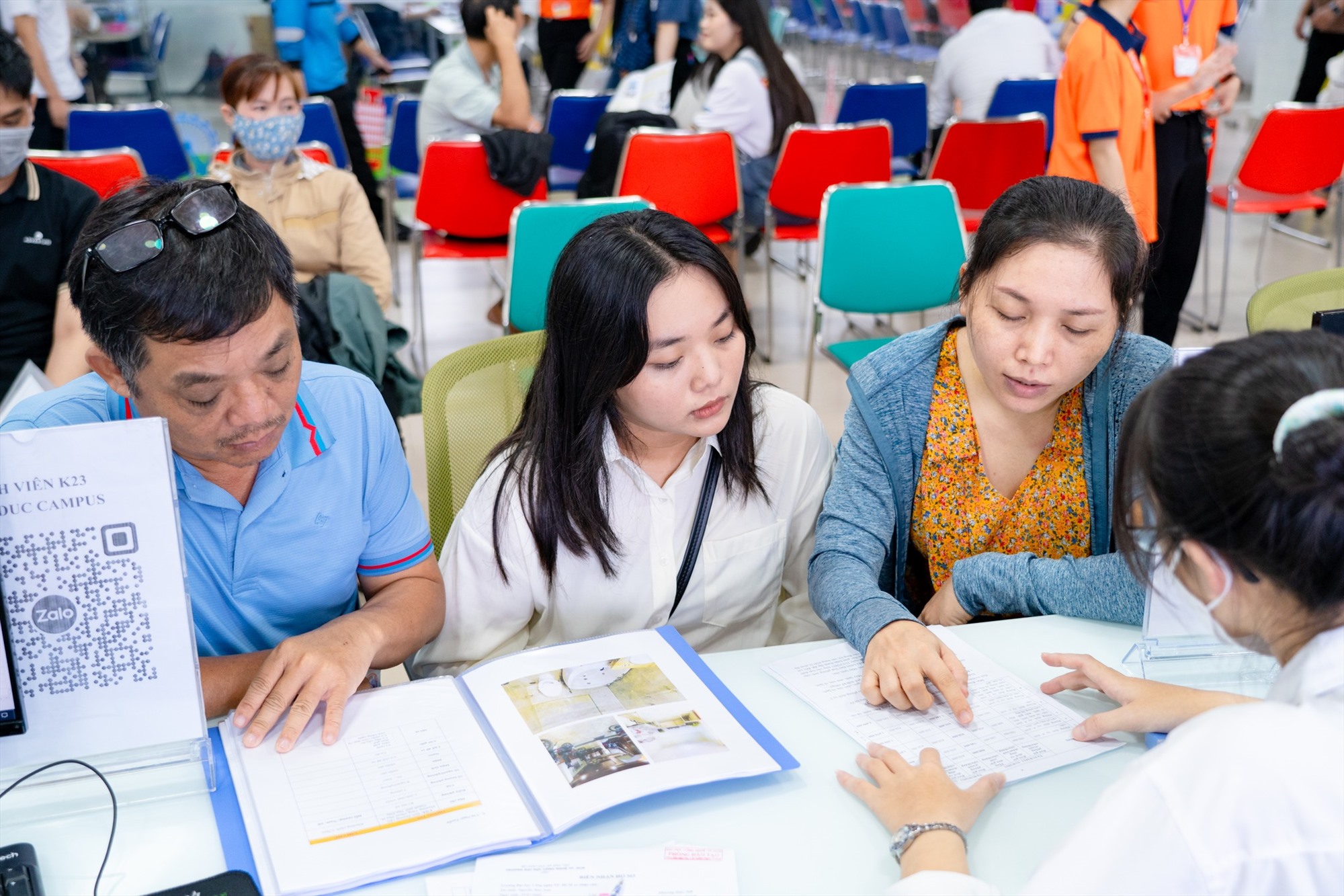 Các khoản tiền phải đóng khi học đại học Học phí đại học đóng theo tháng hay theo năm?