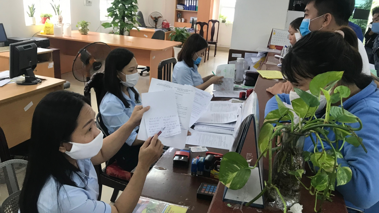 Người hoạt động không chuyên trách có được hưởng chế độ thai sản? Người hoạt động không chuyên trách ở xã, thôn gồm những chức danh nào?