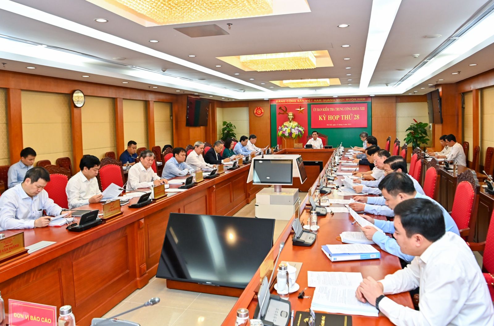 Thủ tục khai trừ Đảng viên