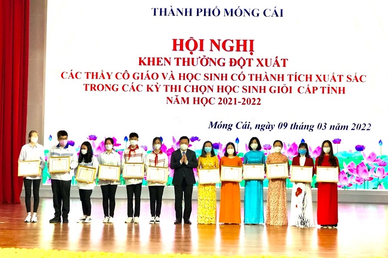 Các mức khen thưởng học sinh trung học cơ sở Khen thưởng đột xuất học sinh trung học cơ sở