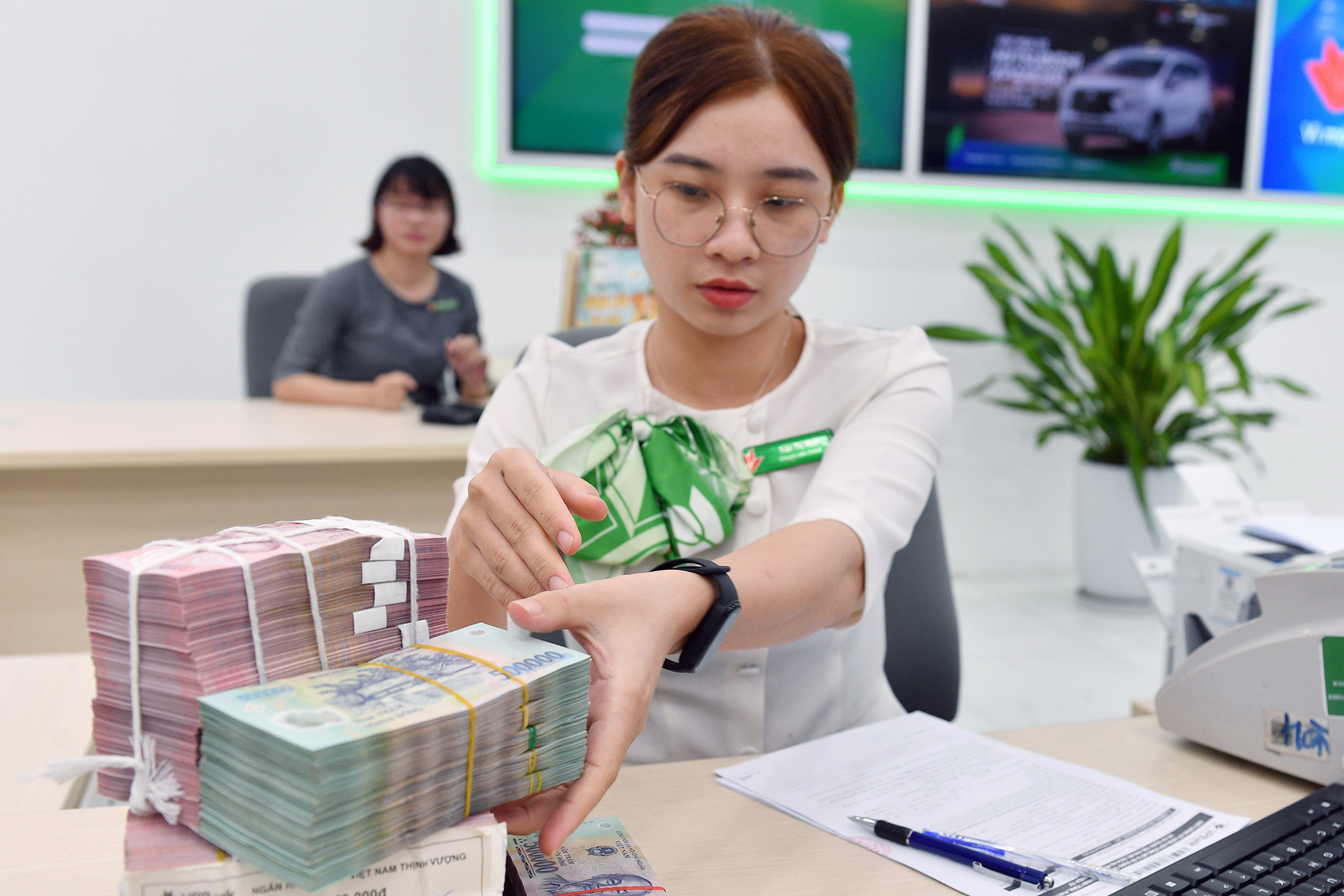 Chồng gửi tiết kiệm vợ có rút được không Chồng gửi tiết kiệm vợ có rút được không?