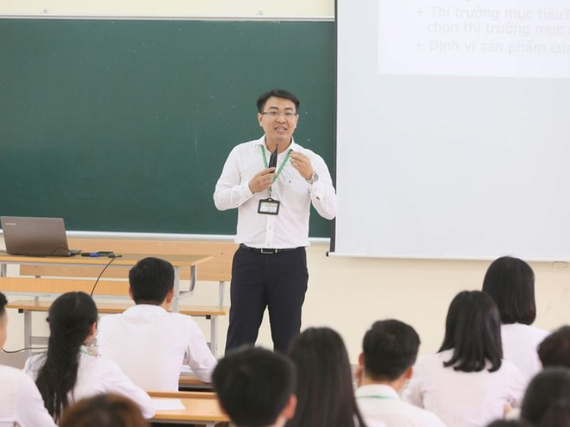giảng viên cơ hữu là gì Giảng viên thỉnh giảng tại trường đại học