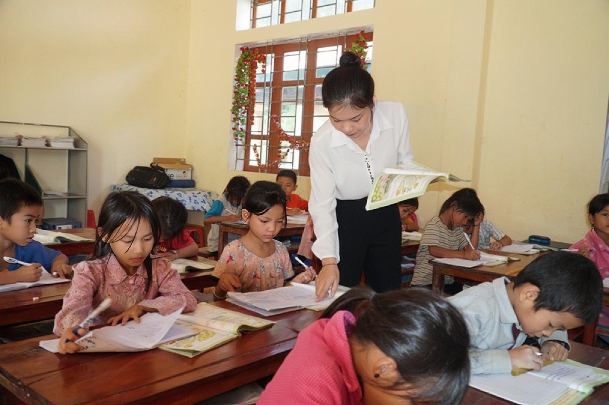 giáo viên hợp đồng lương bao nhiêu Giáo viên hợp đồng có được hưởng phụ cấp đứng lớp không?