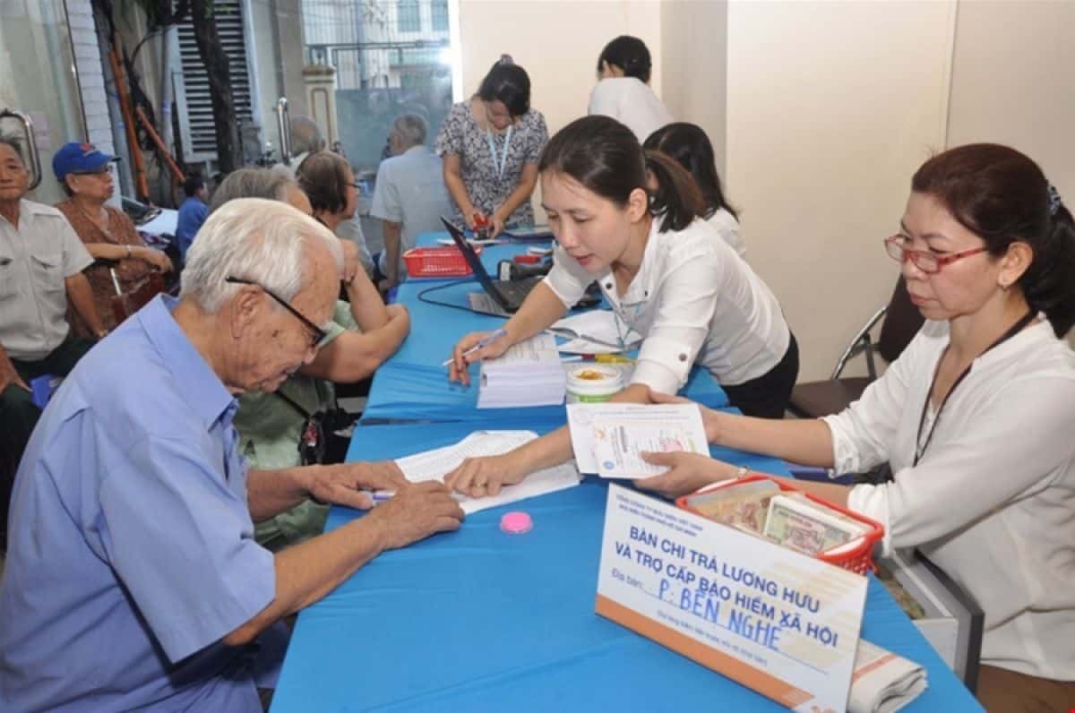 nghỉ hưu trước tuổi do tinh giản biên chế Nghỉ hưu trước tuổi do tinh giản biên chế được hưởng chế độ gì?