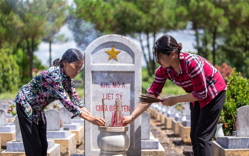 vợ liệt sỹ được hưởng chế độ gì Vợ liệt sĩ tái giá được hưởng chế độ trong một số trường hợp
