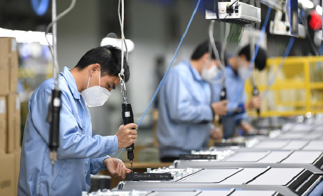 Có được giảm lương nhân viên không?