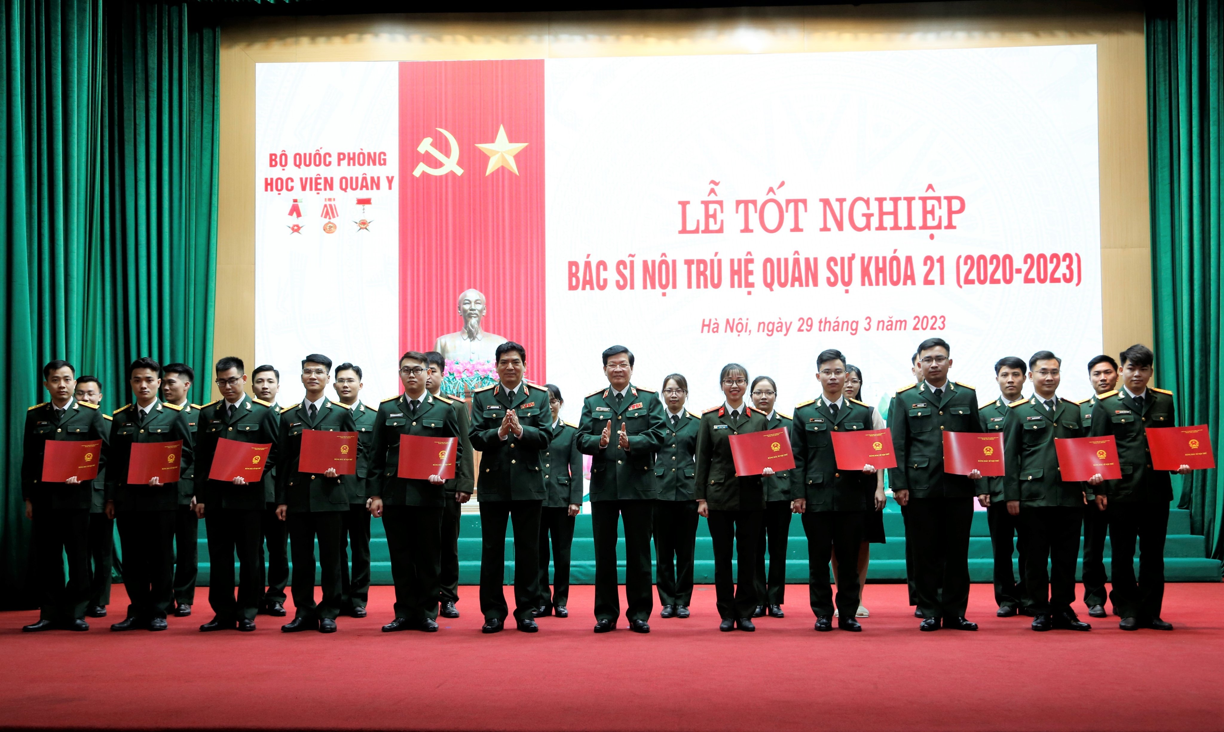 Lương của bác sĩ quân y mới ra trường