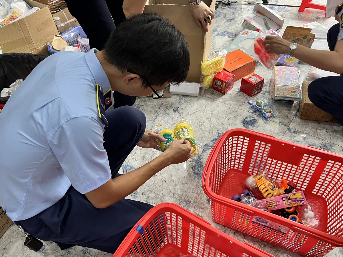 Kinh doanh hàng nhập lậu bị phạt bao nhiêu?