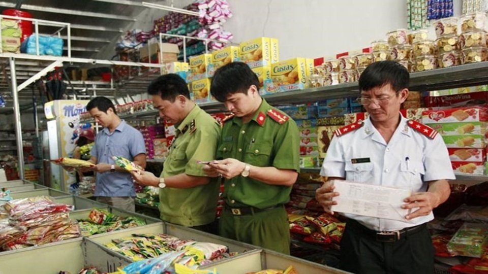 hàng nhập lậu có phải hàng giả không Kinh doanh hàng nhập lậu bị phạt thế nào?