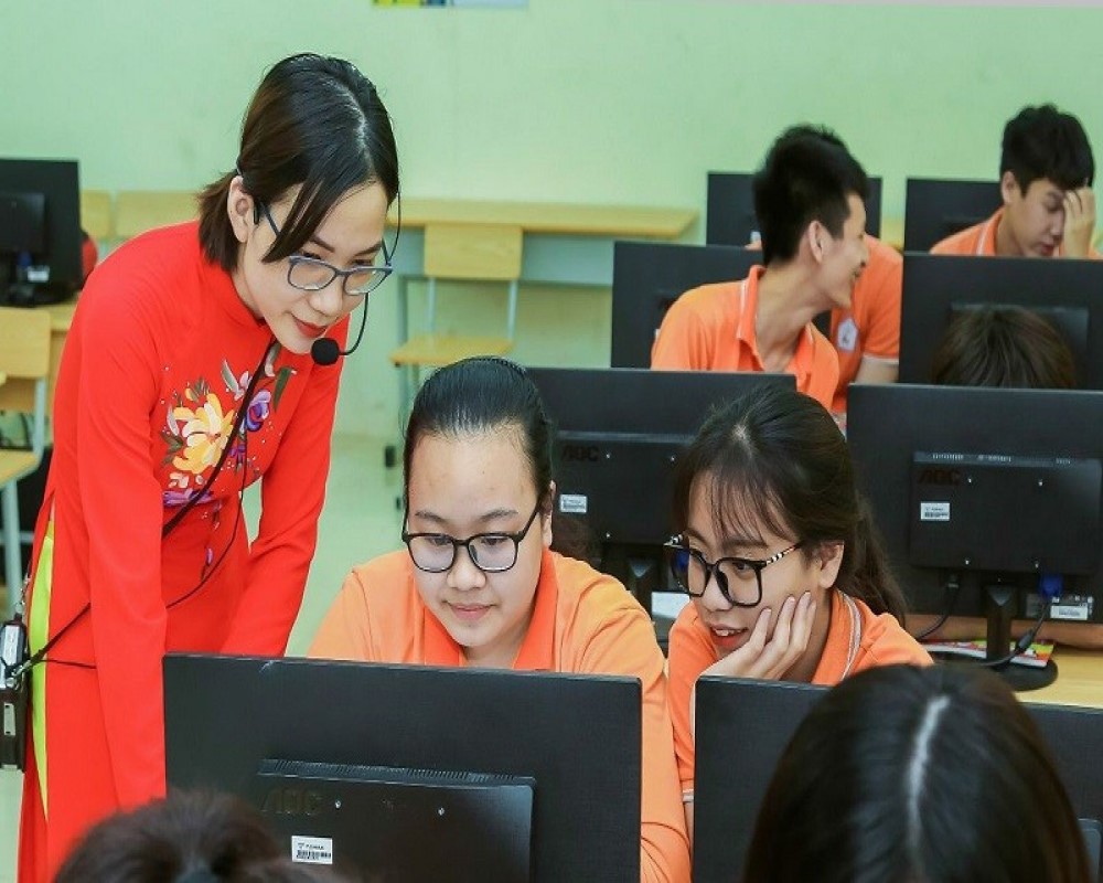 Giáo viên dạy thêm giờ có được trả thêm tiền không?
