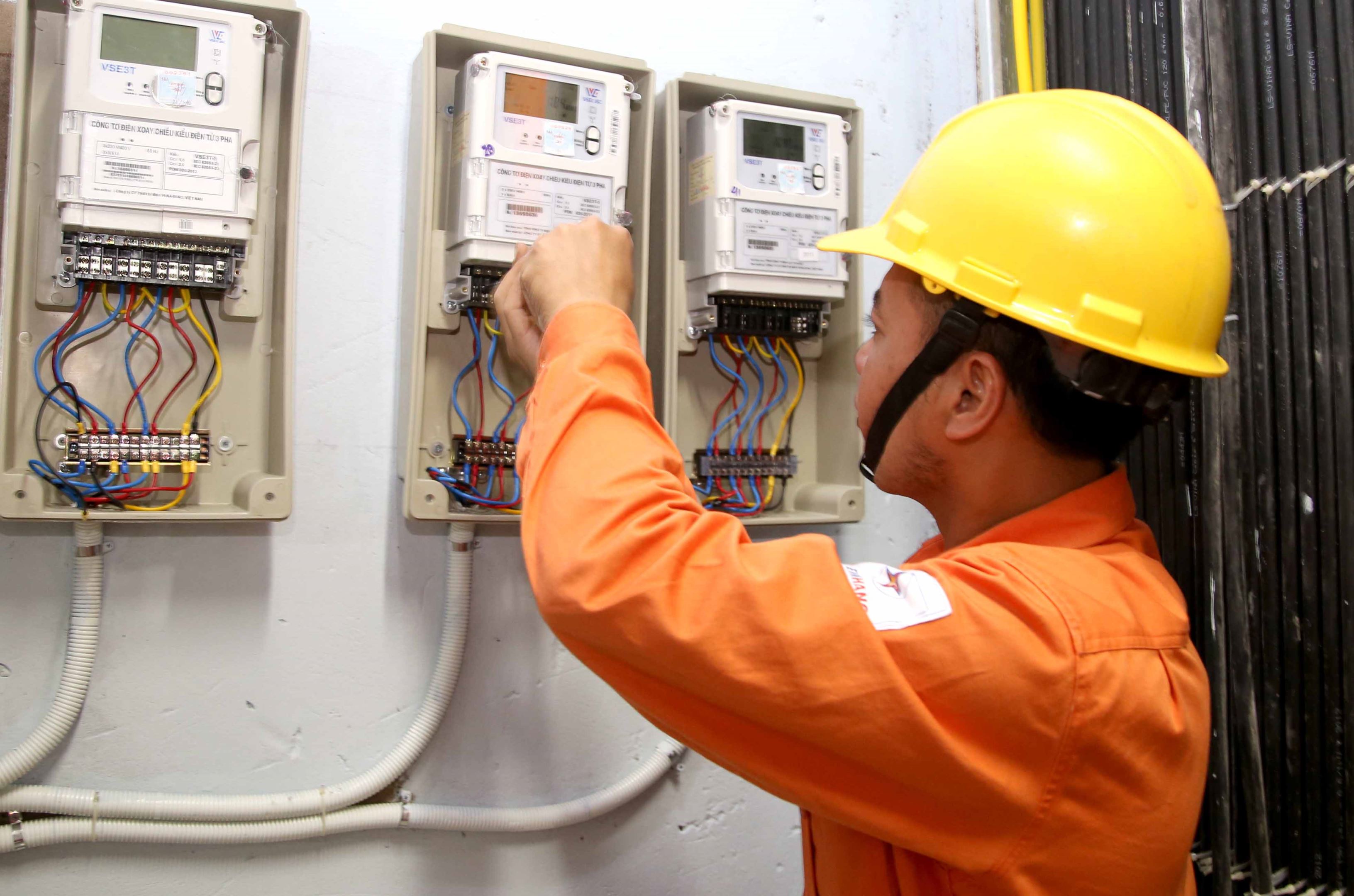 Một hộ khẩu có lắp được 2 công tơ điện không Thủ tục tách công tơ điện theo 2 hộ khẩu mới nhất