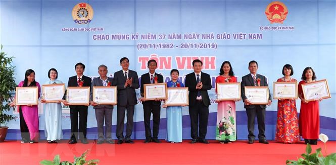 Nhà giáo tiêu biểu là gì?