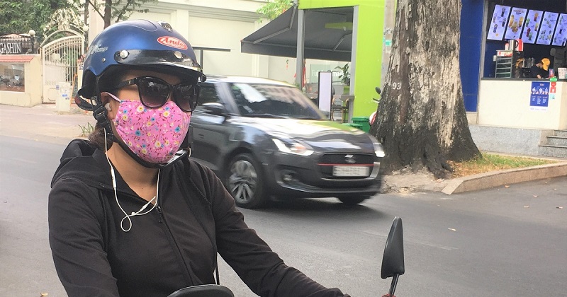 đeo tai nghe nhưng không sử dụng có bị phạt không Đeo tai nghe khi đi đường có bị phạt không?