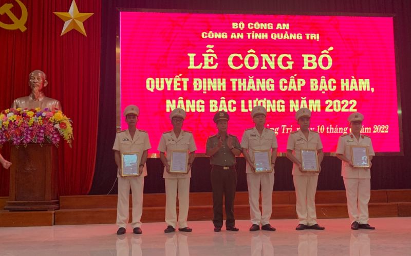Thời gian lên quân hàm công an